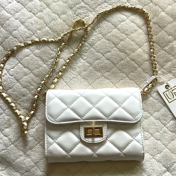 Urban Expressions Handbags - NWT- Urban Expressions white Wendy vegan leather bag with detachable chain